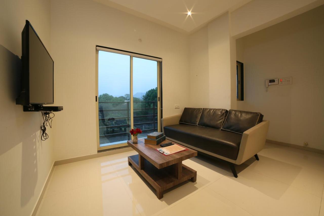 Acons Palm Beach Alibaug Esterno foto